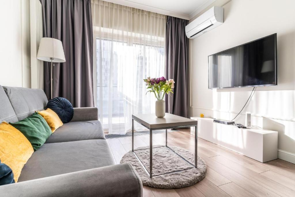 Mennica Residence Apartments Варшава Екстер'єр фото