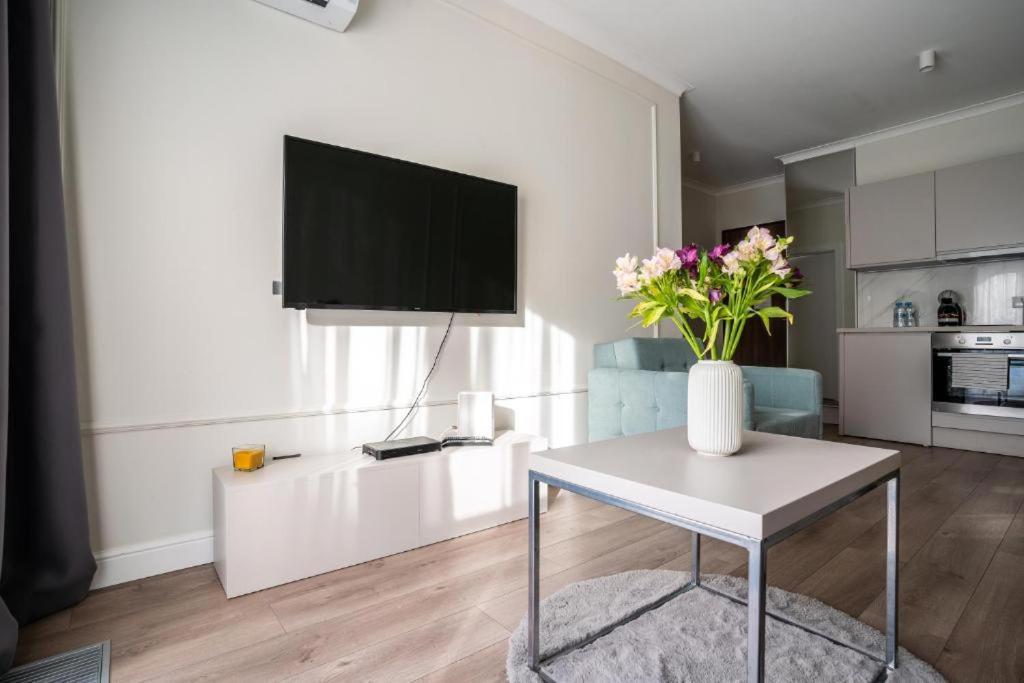 Mennica Residence Apartments Варшава Екстер'єр фото